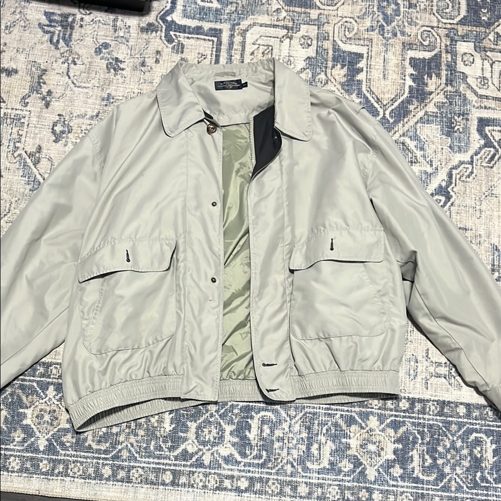 Gray Windbreaker Jacket with Front Zipper and Classic Cut